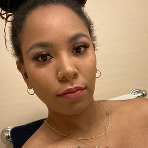 Meet your Posher, Cassandra